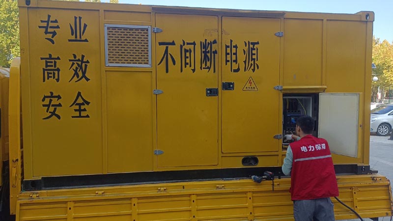 滴道柴油发电机组和UPS电源配合使用时，如何避免切换过程中的电力中断？